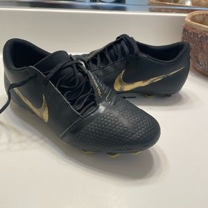 Nike Phantom VNM Cleats (US 7.5, EU 40.5)
